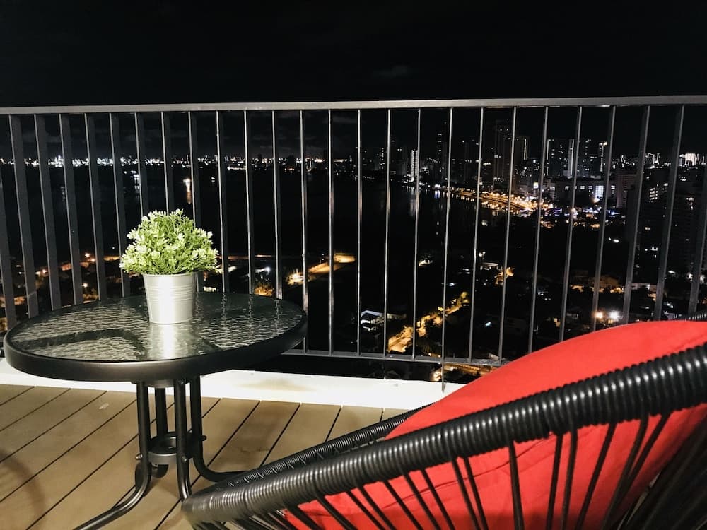 The Landmark Penthouse Luxury Condo by Casa Accommodation