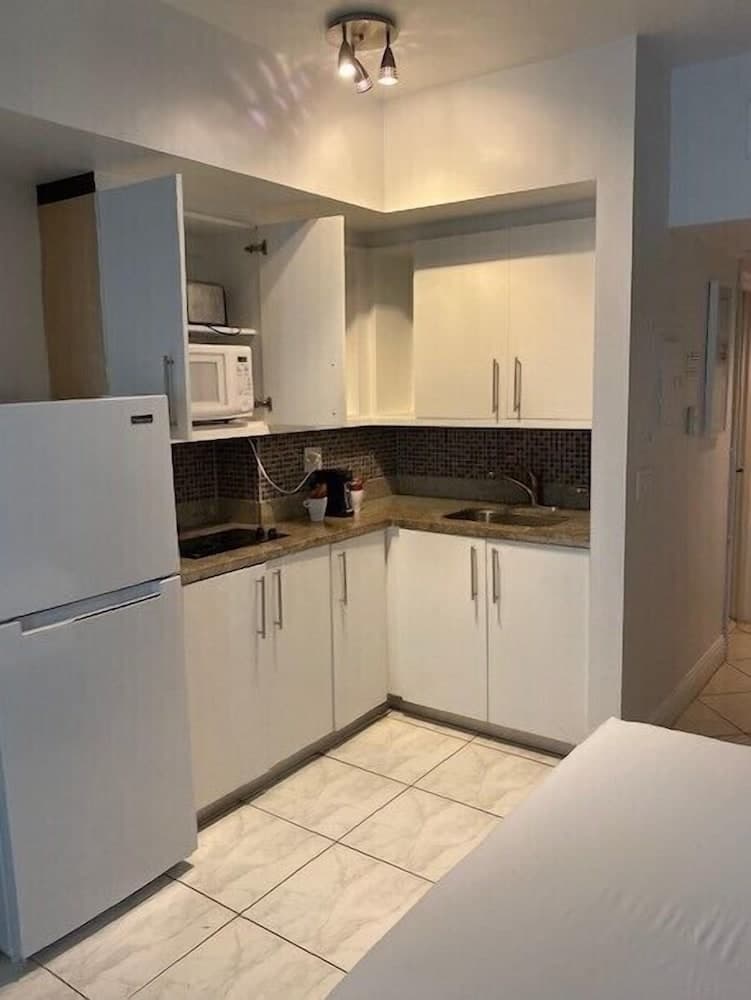 Beautiful Ocean Side Studio With Kitchenette, 10 min From South Beach