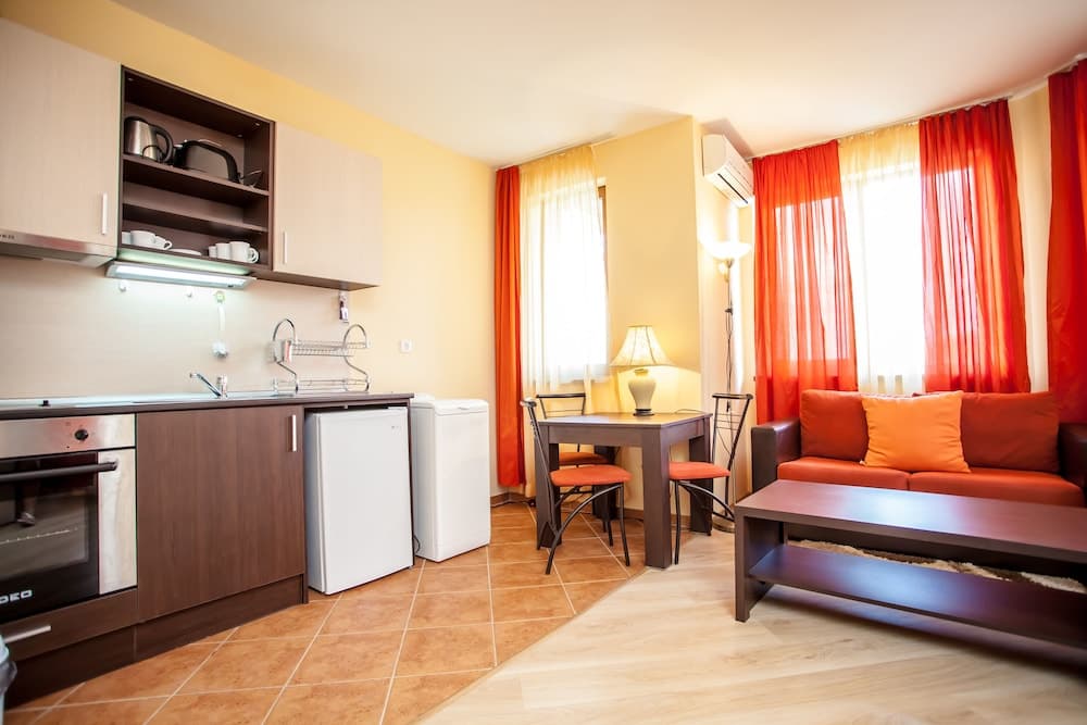 Saint Thomas Apart Complex