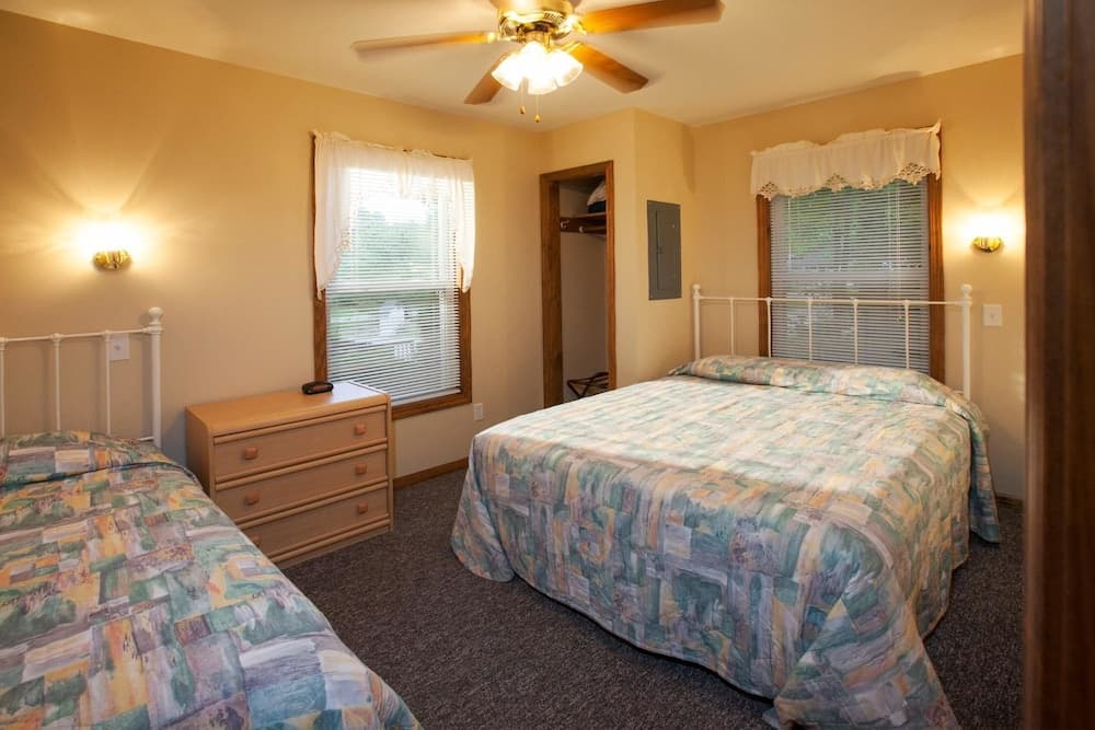 Goshorn Lake Cottages