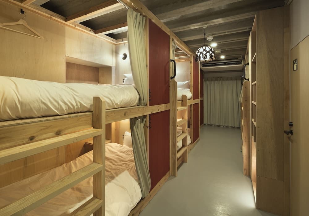 Common de - Hostel & Bar -