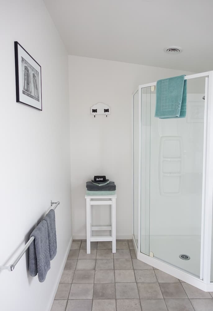 Tasman Hill Lodge - Adult Only