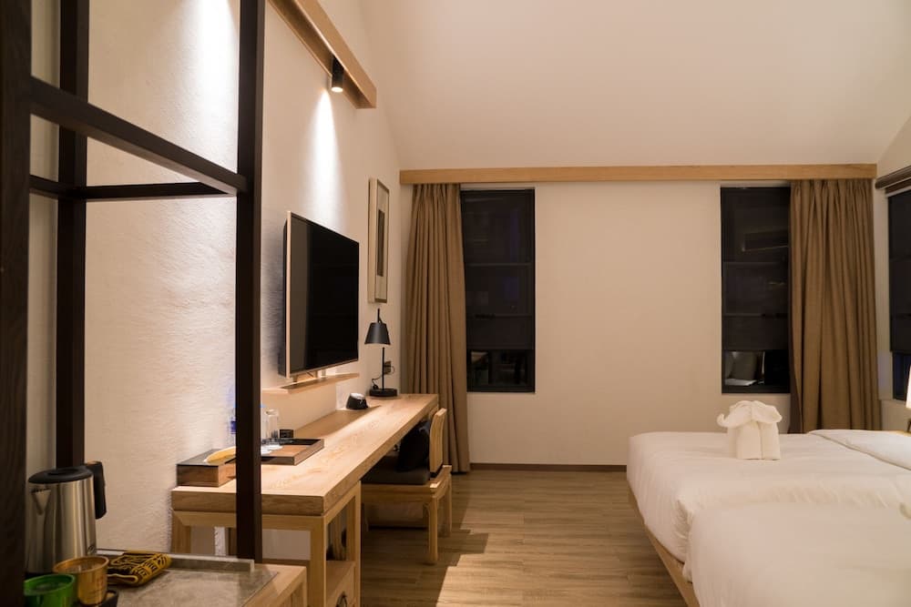 Dali Lridescent Clouds Hotel