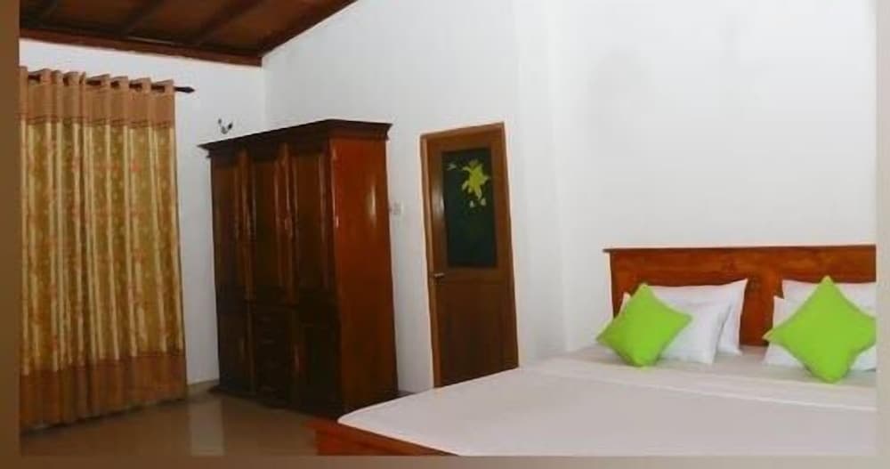 Darshani Hikka Villa