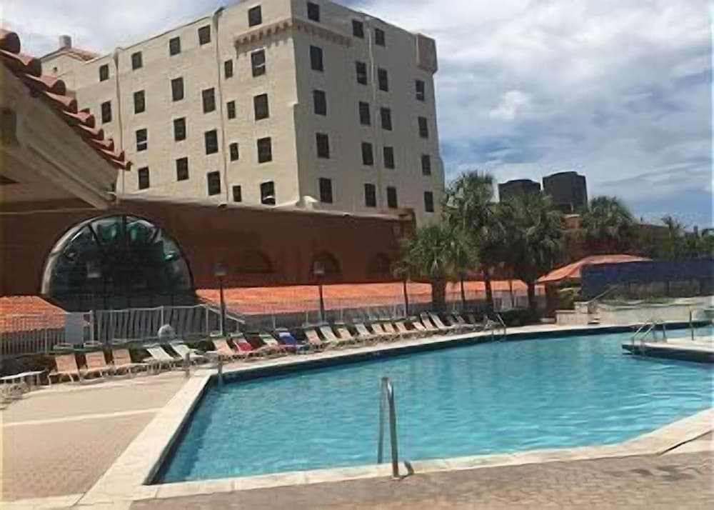 Hollywood Beach Resort- Beautiful Large Studio