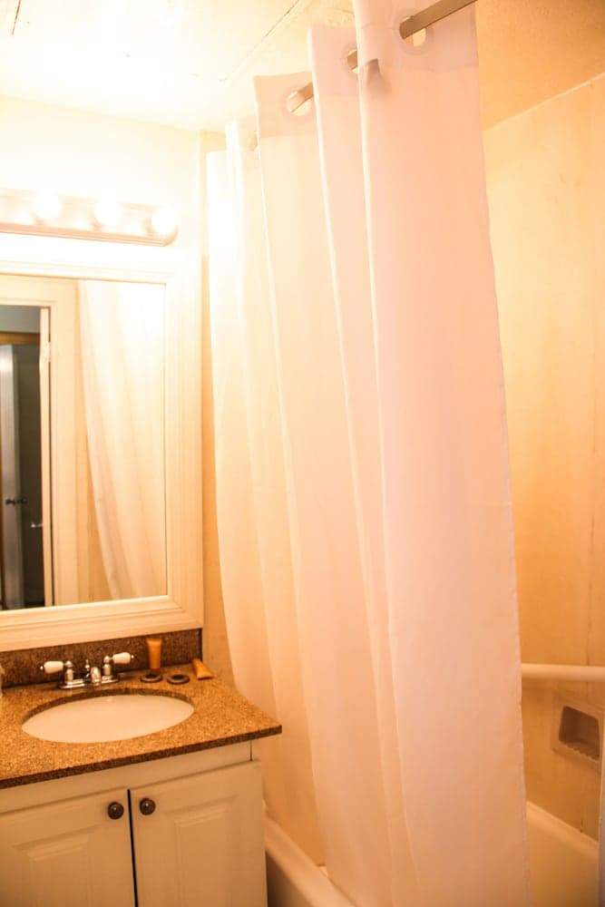 Hollywood Beach Resort- Stylish Large Studio