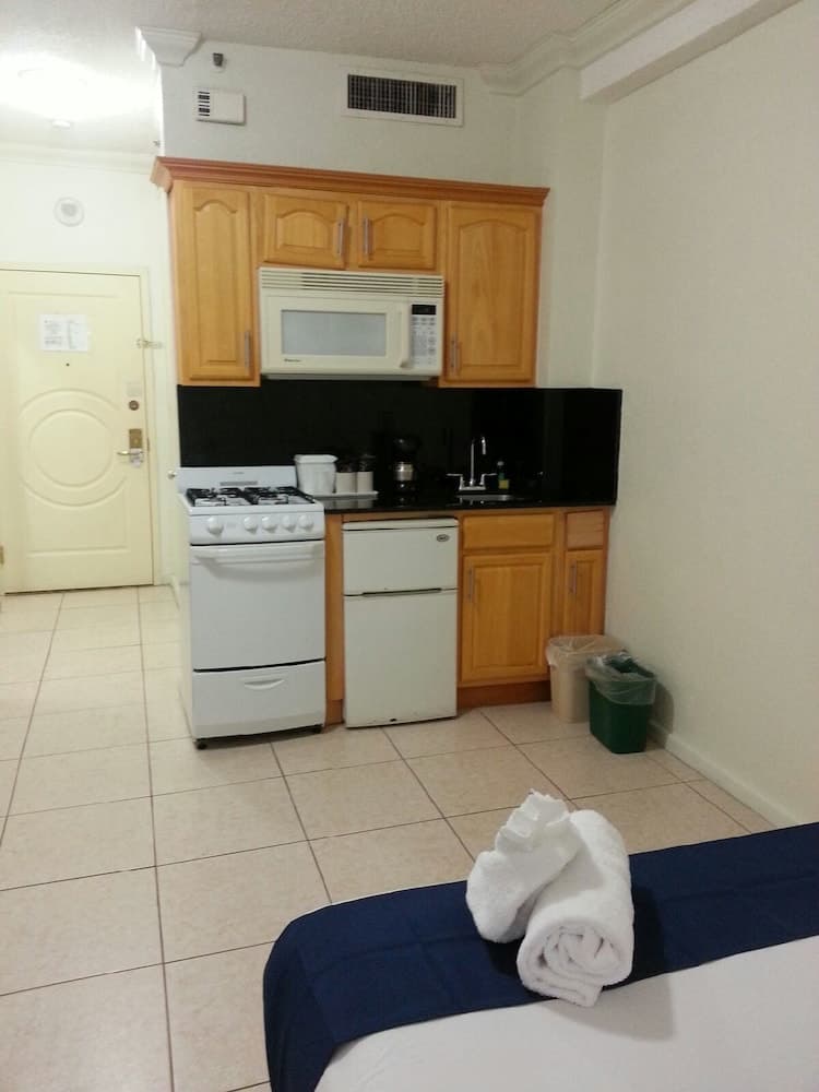 Hollywood Beach Resort-comfortable Large Studio