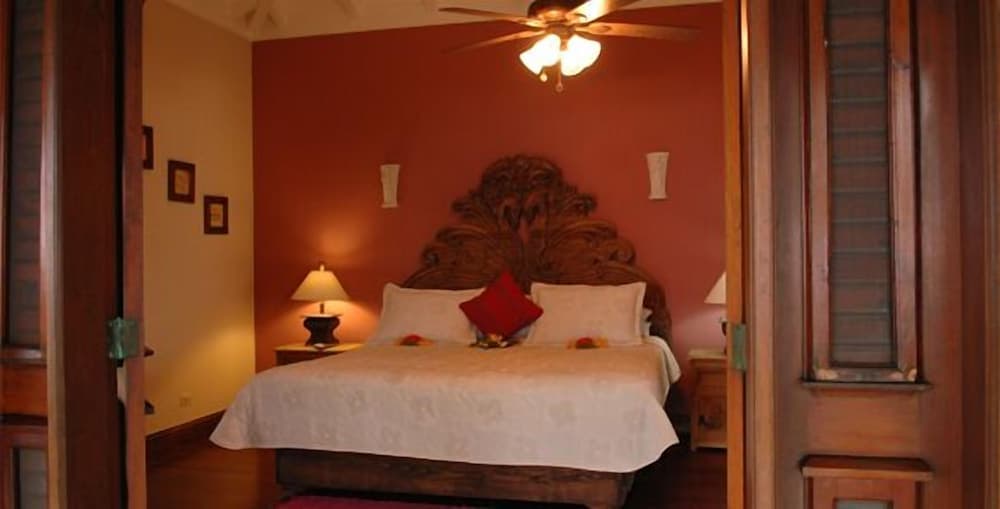 Family Oriented - Private Beach & Horse Stables - Ocean, Pool, & Hot Tub