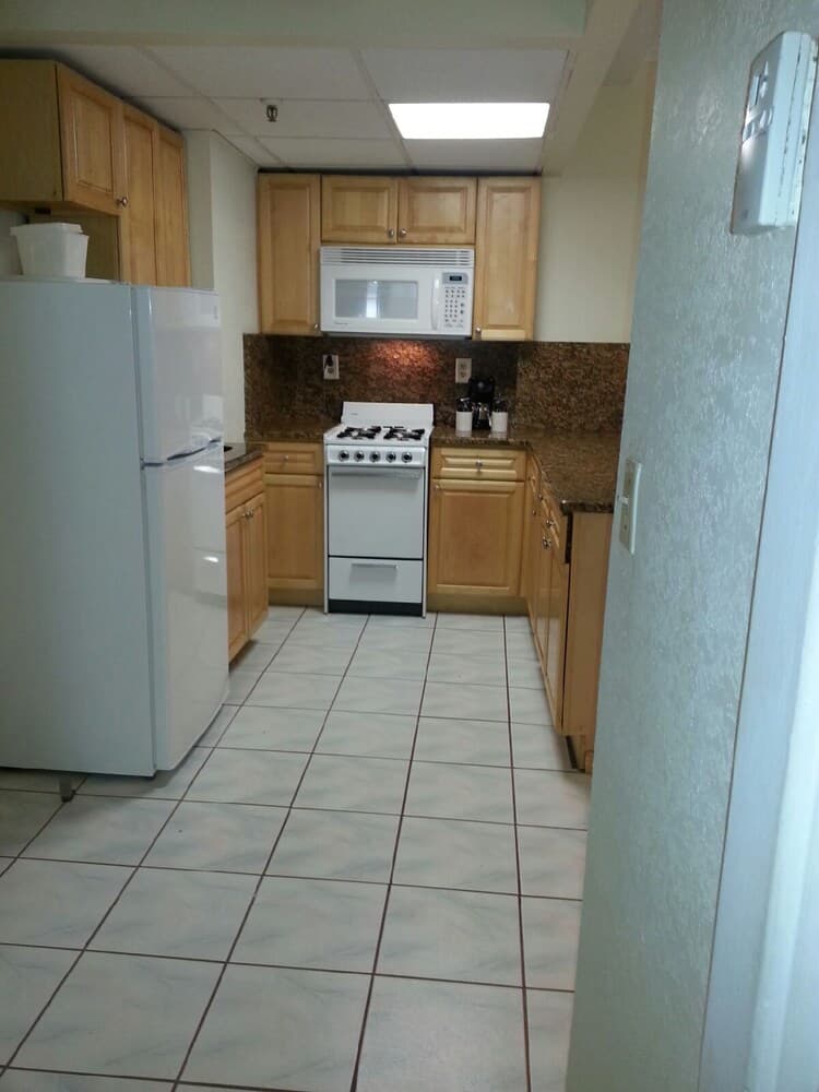 Hollywood Beach-perfect One Bedroom Ocean View and Kitchen