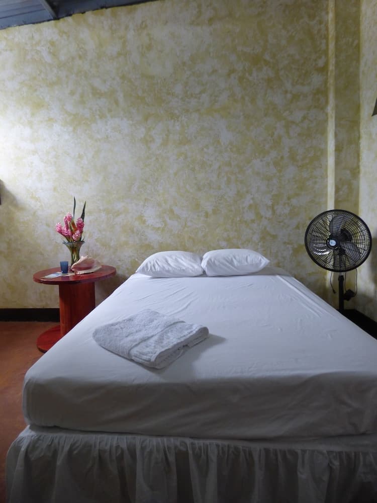 Hostal Surfing Donkey At The Lake