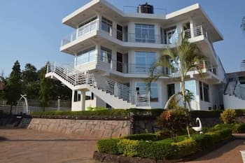 Mahale Classic Lodge