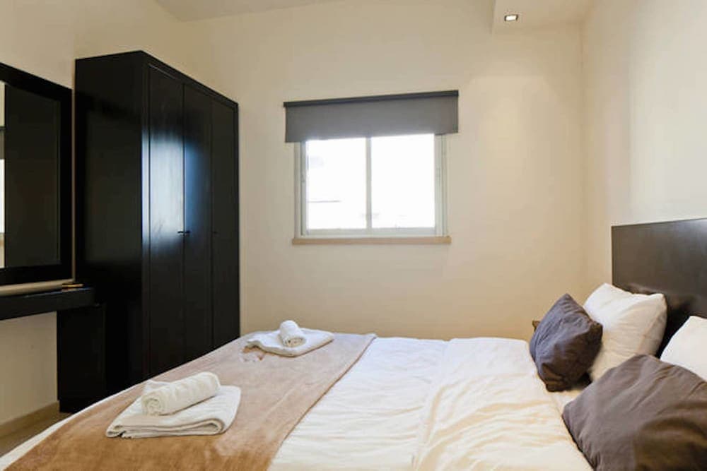 Deluxe Frishman Beach 1Min Beach