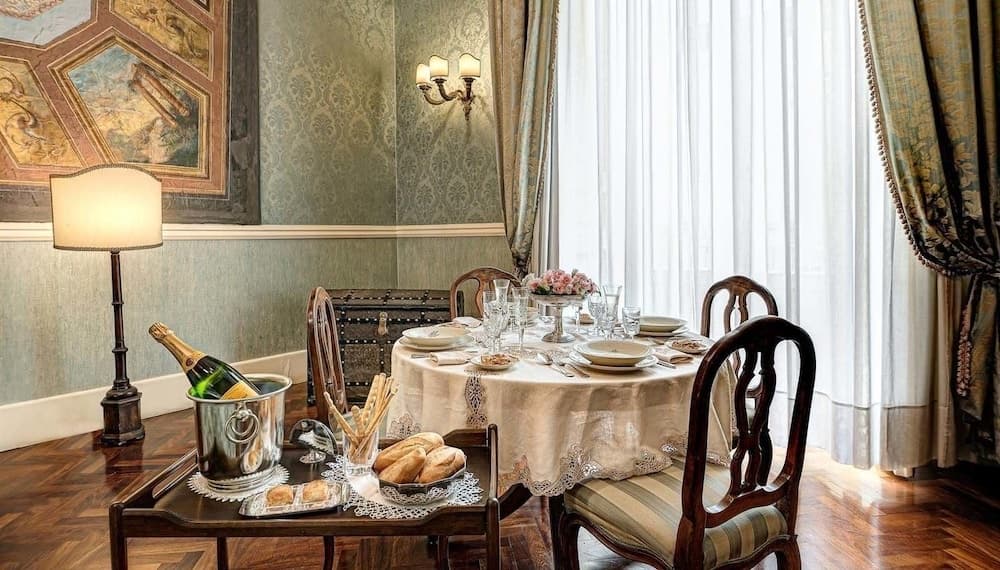 Lady Mary's Tribunali Luxury Suite