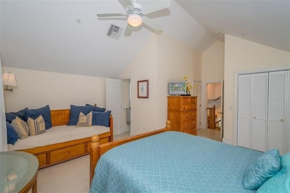 S-135 Damfiwill 2 Bedroom Home by RedAwning