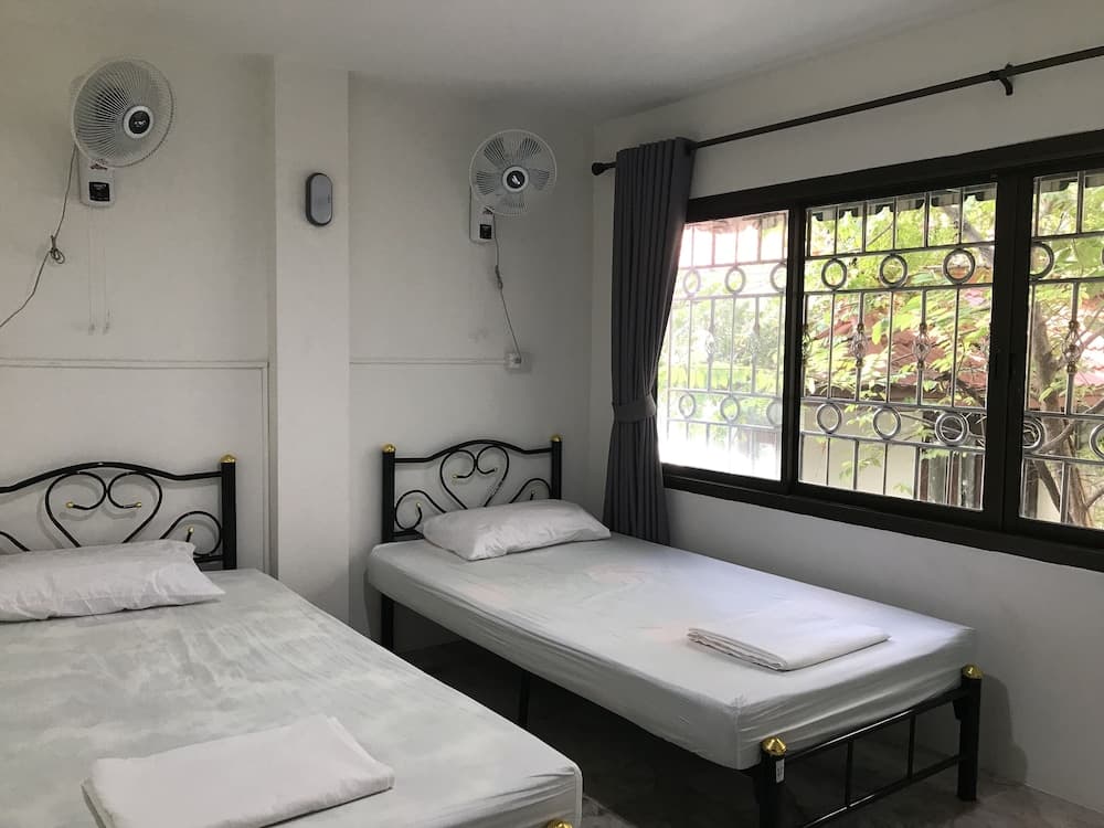 Coasters Hostel and Cafe