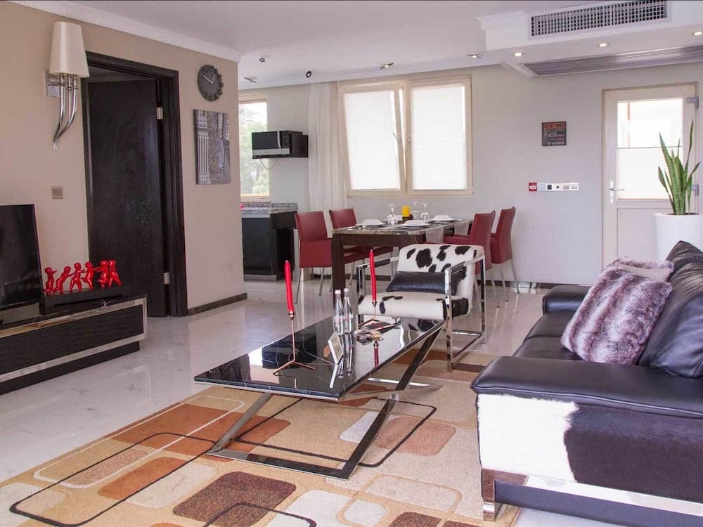 Red Mango Apartment Hotel