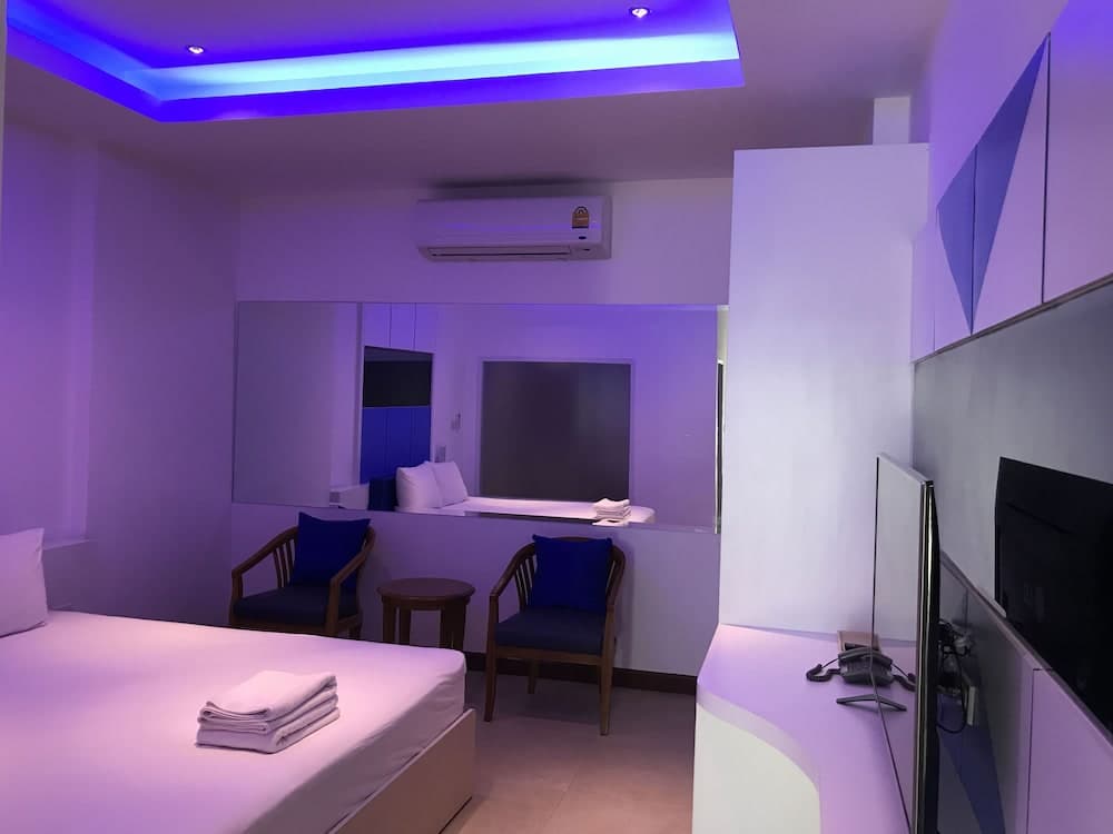 Picasso Hotel 24 Inn