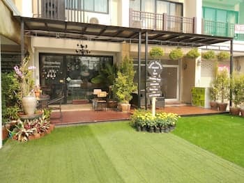 Bann Tawan Hostel & Spa