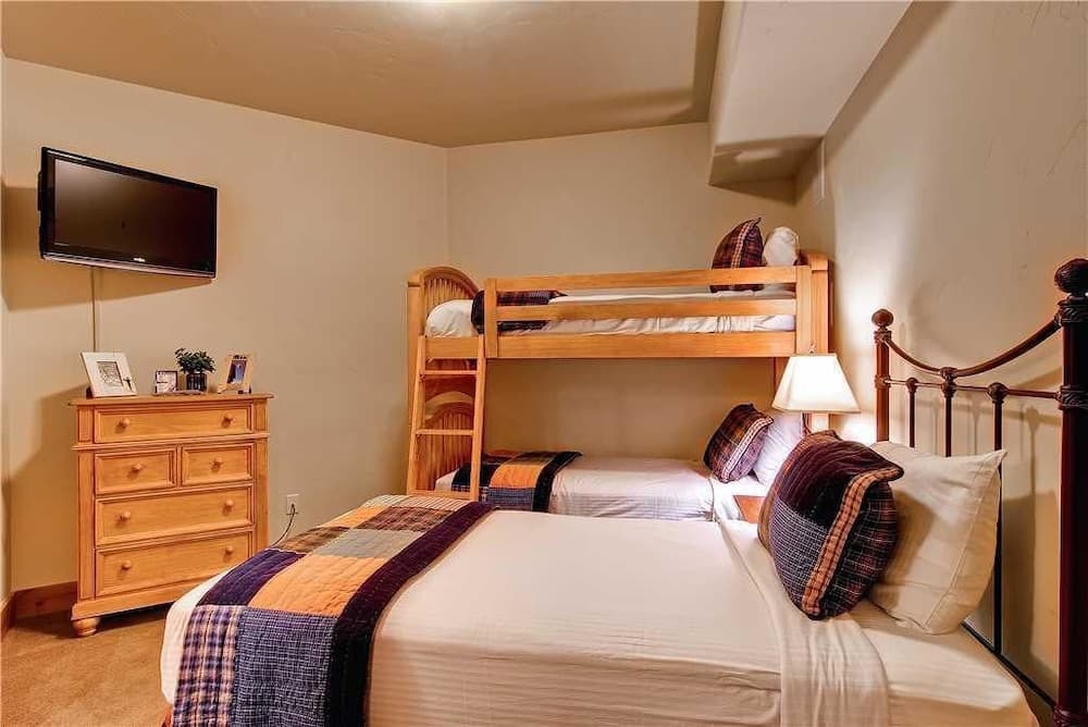 6110 Bear Lodge, Trappeur's Crossing Apartment 3