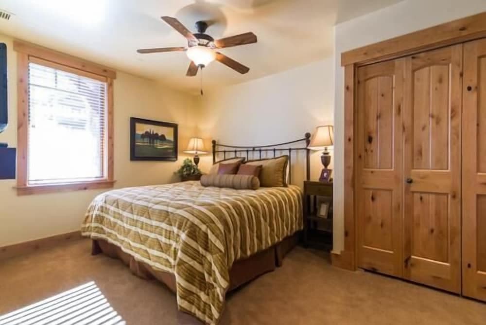 6116 Bear Lodge, Trappeur's Crossing Apartment 2