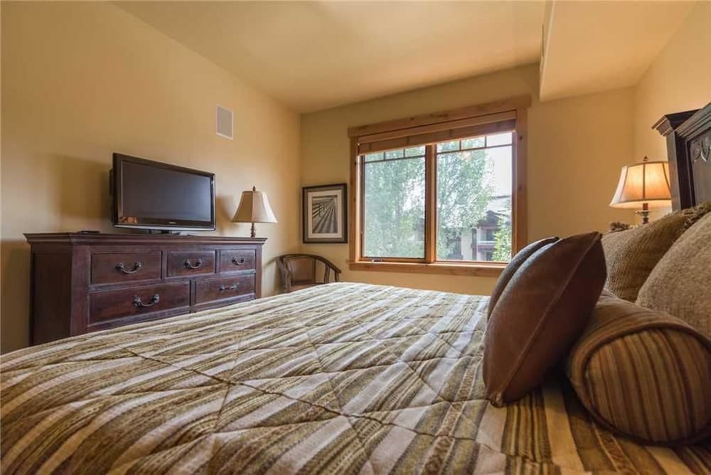 6204 Bear Lodge, Trappeur's Crossing Apartment 4