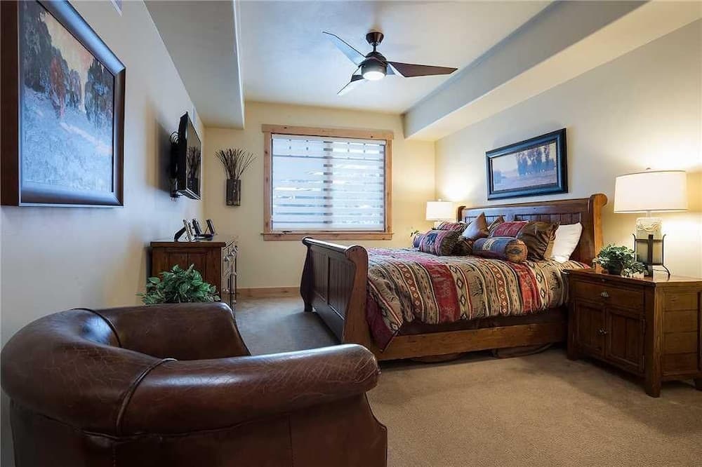 6209 Bear Lodge, Trappeur's Crossing Apartment 3