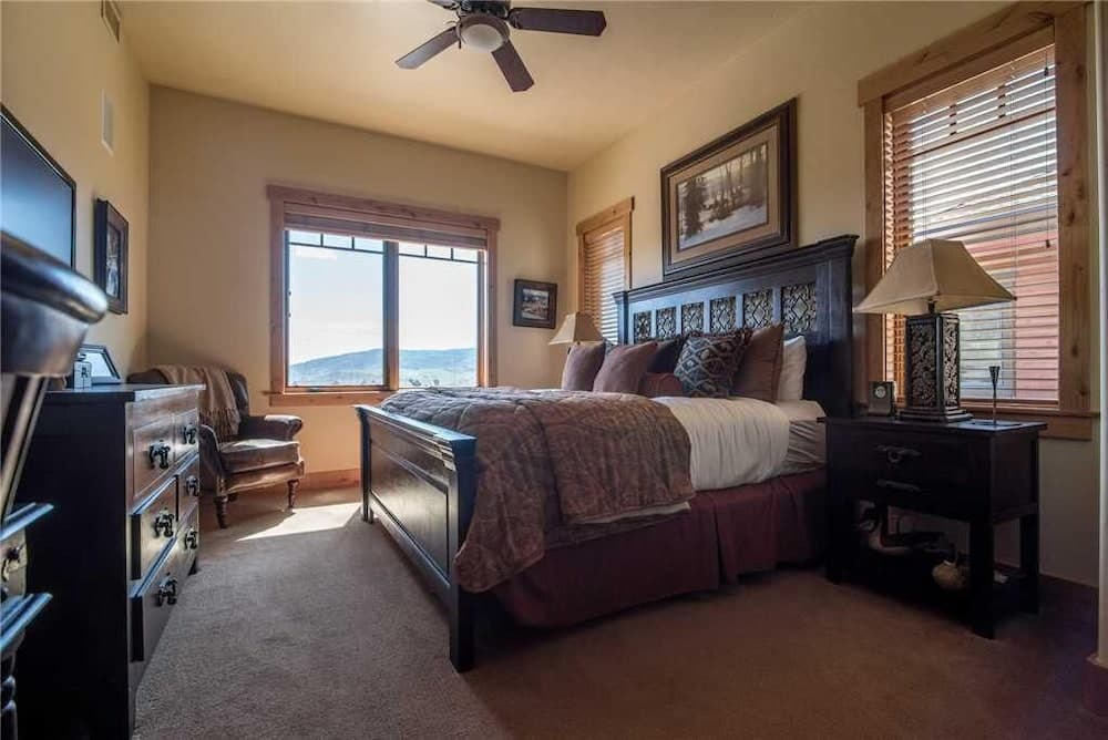 6302 Bear Lodge, Trappeur's Crossing Apartment 3