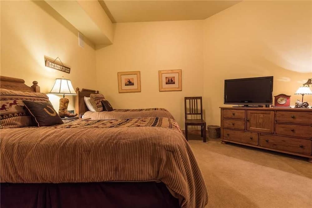 6307 Bear Lodge, Trappeur's Crossing Apartment 3