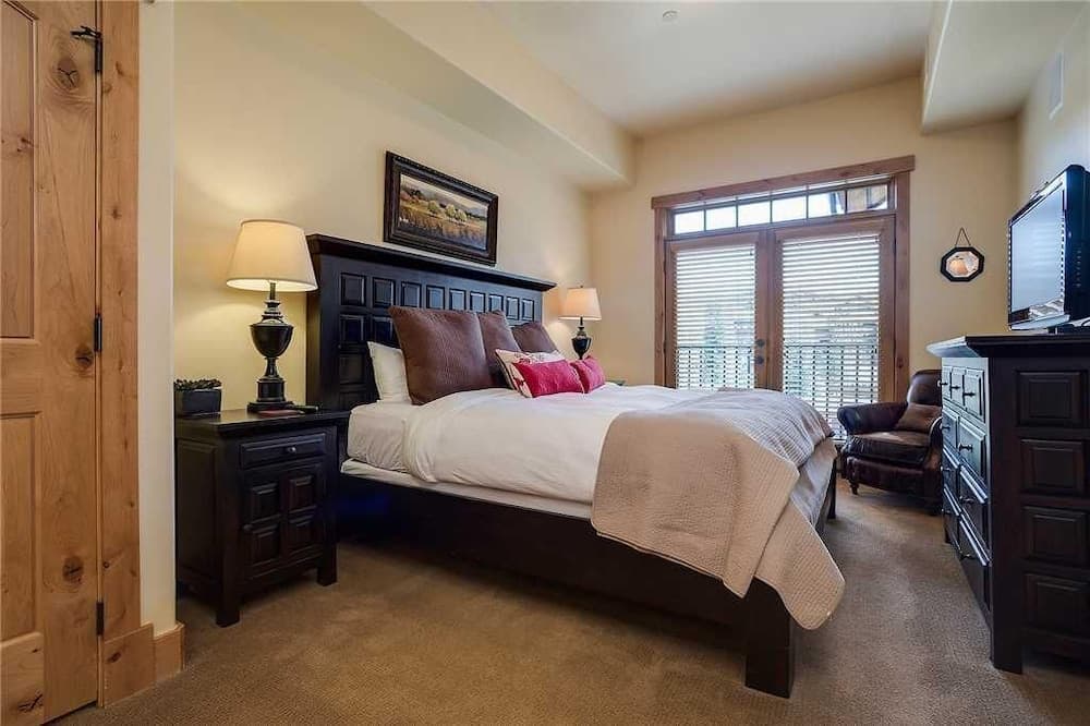 6308 Bear Lodge, Trappeur's Crossing Apartment 3