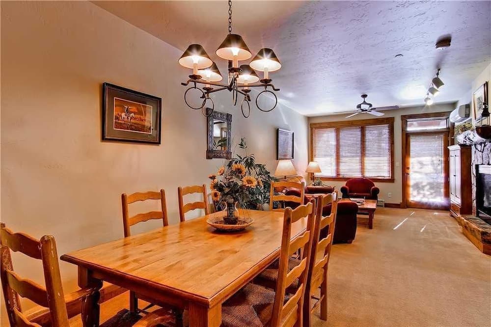 2204 Timberline Lodge, Trappeur's Crossing Apartment 2