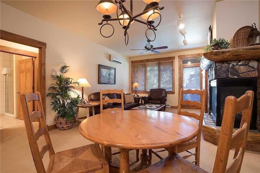 2206 Timberline Lodge, Trappeur's Crossing Apartment 2