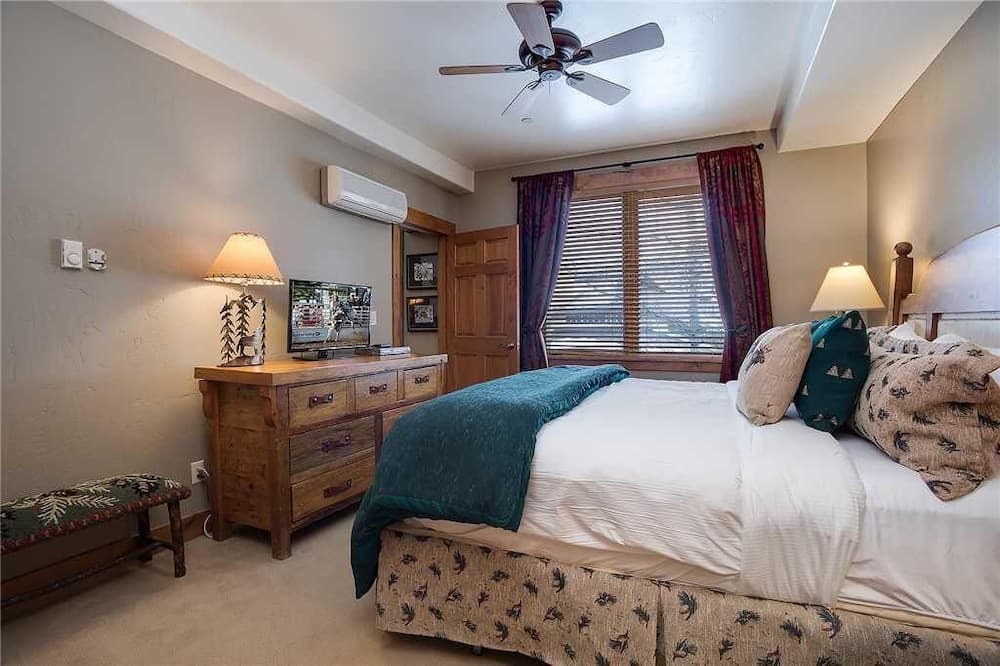 2211 Timberline Lodge, Trappeur's Crossing Apartment 1