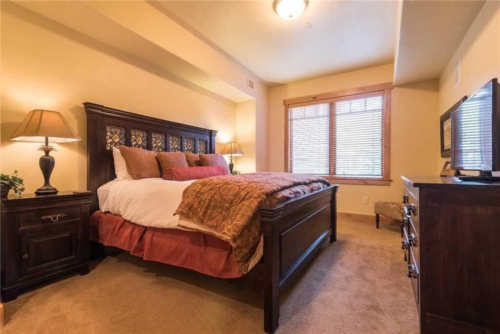 6107 Bear Lodge, Trappeur's Crossing Apartment 3