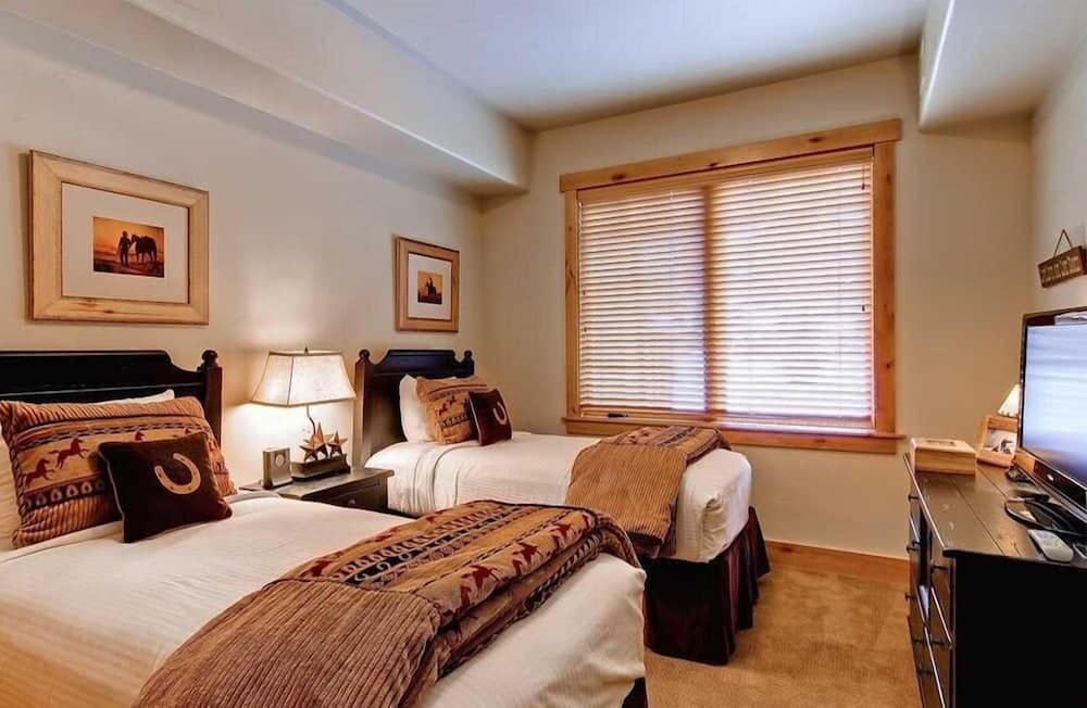 6107 Bear Lodge, Trappeur's Crossing Apartment 3