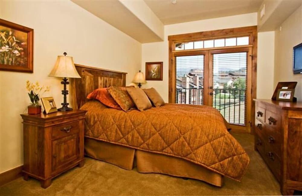 5305 Emerald Lodge, Trappeur's Crossing Apartment 4