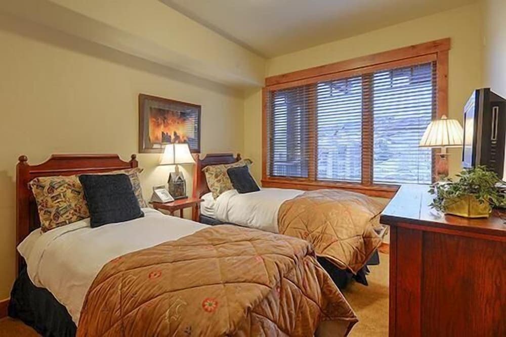 5305 Emerald Lodge, Trappeur's Crossing Apartment 4