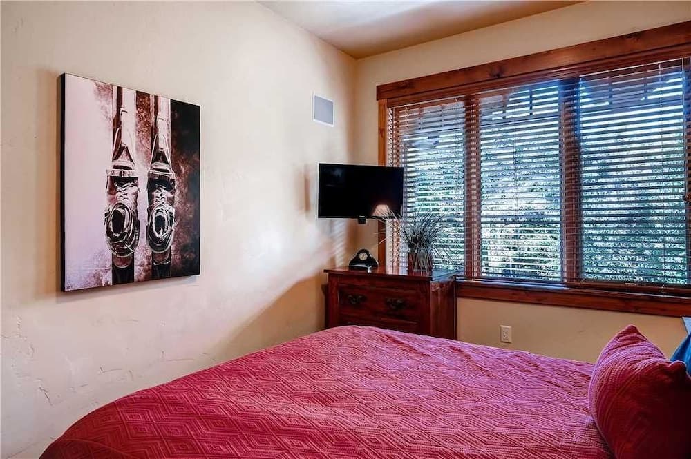 5306 Emerald Lodge, Trappeur's Crossing Apartment 4