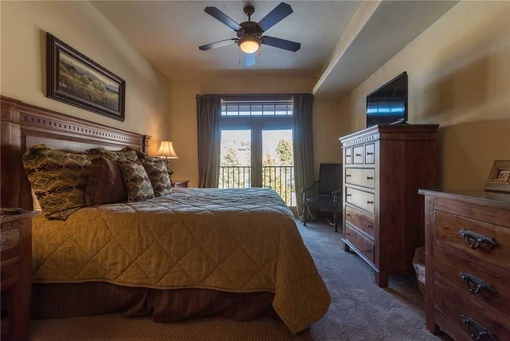 5307 Emerald Lodge, Trappeur's Crossing Apartment 4