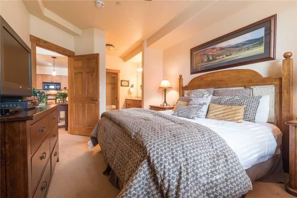 2101 Timberline Lodge, Trappeur's Crossing Apartment 2