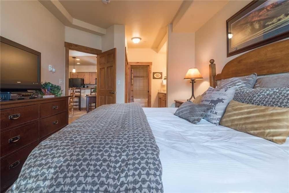 2101 Timberline Lodge, Trappeur's Crossing Apartment 2