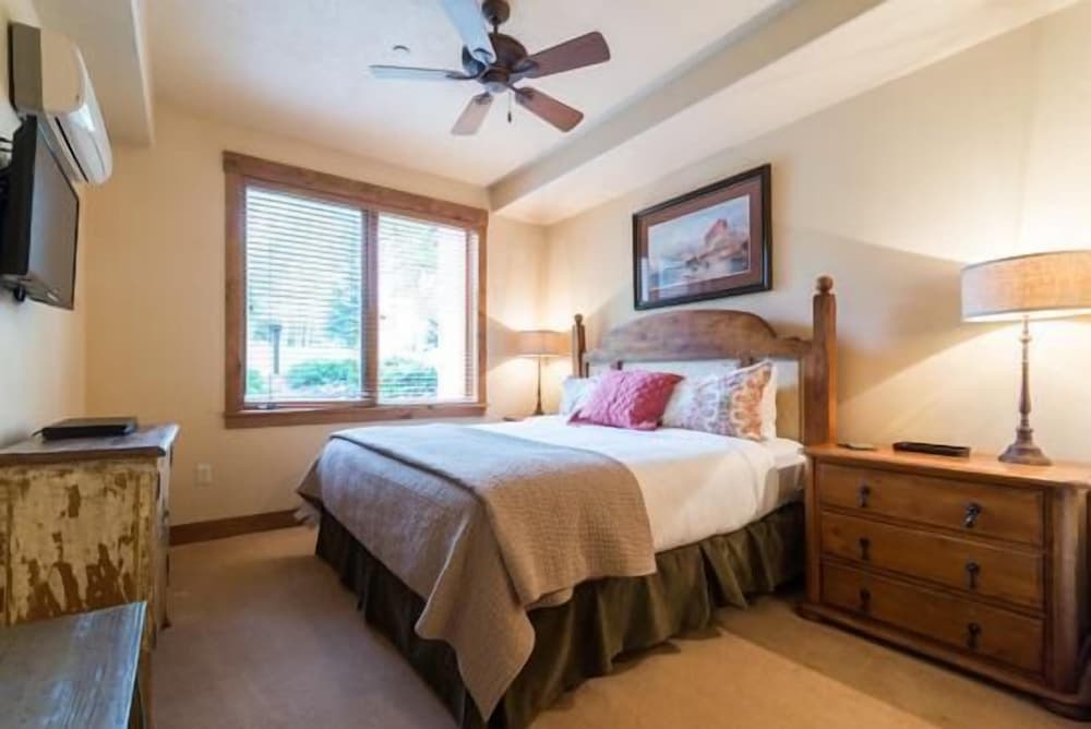 2106 Timberline Lodge, Trappeur's Crossing Apartment 2