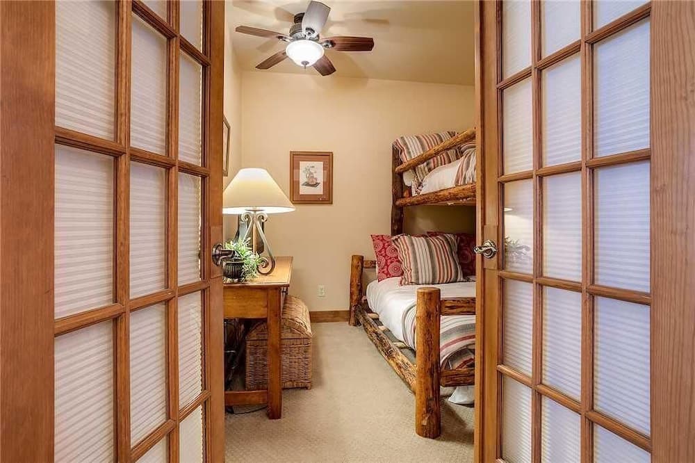 2305 Timberline Lodge, Trappeur's Crossing Apartment 2