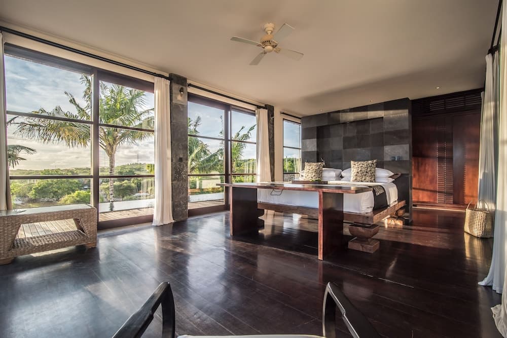 Absolute Cliff Front Pandawa Beach Villa