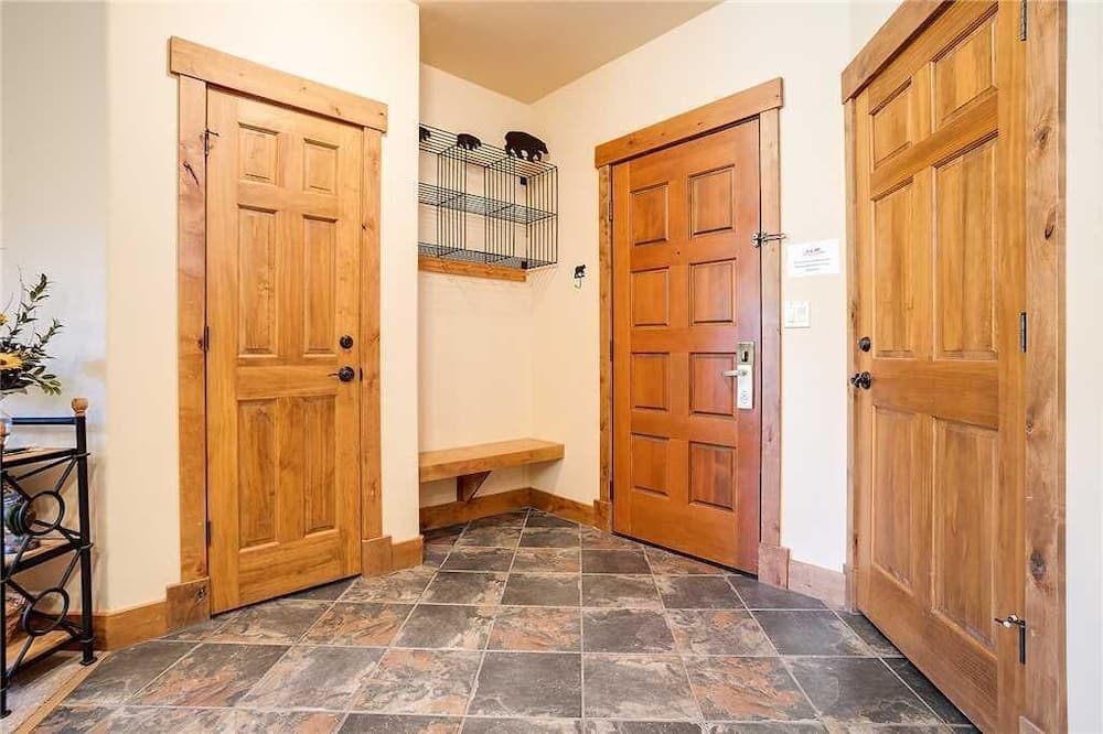 3101 Champagne Lodge, Trappeur's Crossing Apartment 2