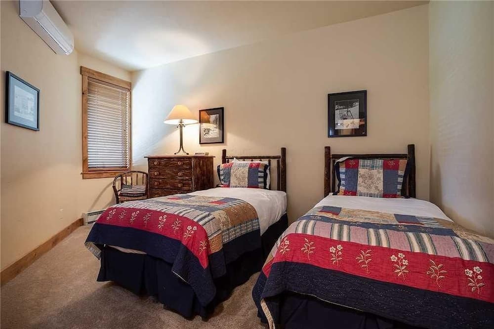 3101 Champagne Lodge, Trappeur's Crossing Apartment 2