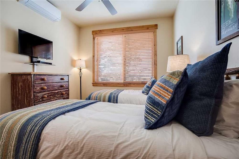 3204 Champagne Lodge, Trappeur's Crossing Apartment 2