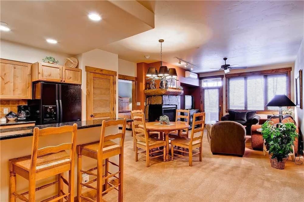 3205 Champagne Lodge, Trappeur's Crossing Apartment 2