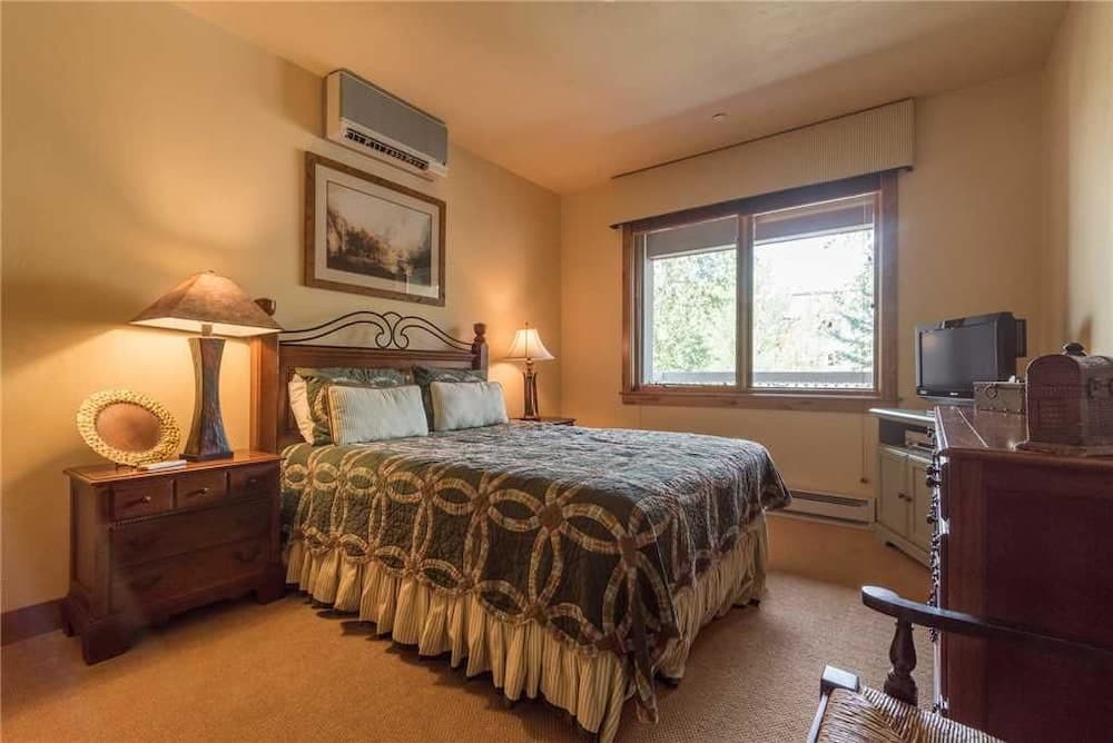 3209 Champagne Lodge, Trappeur's Crossing Apartment 3