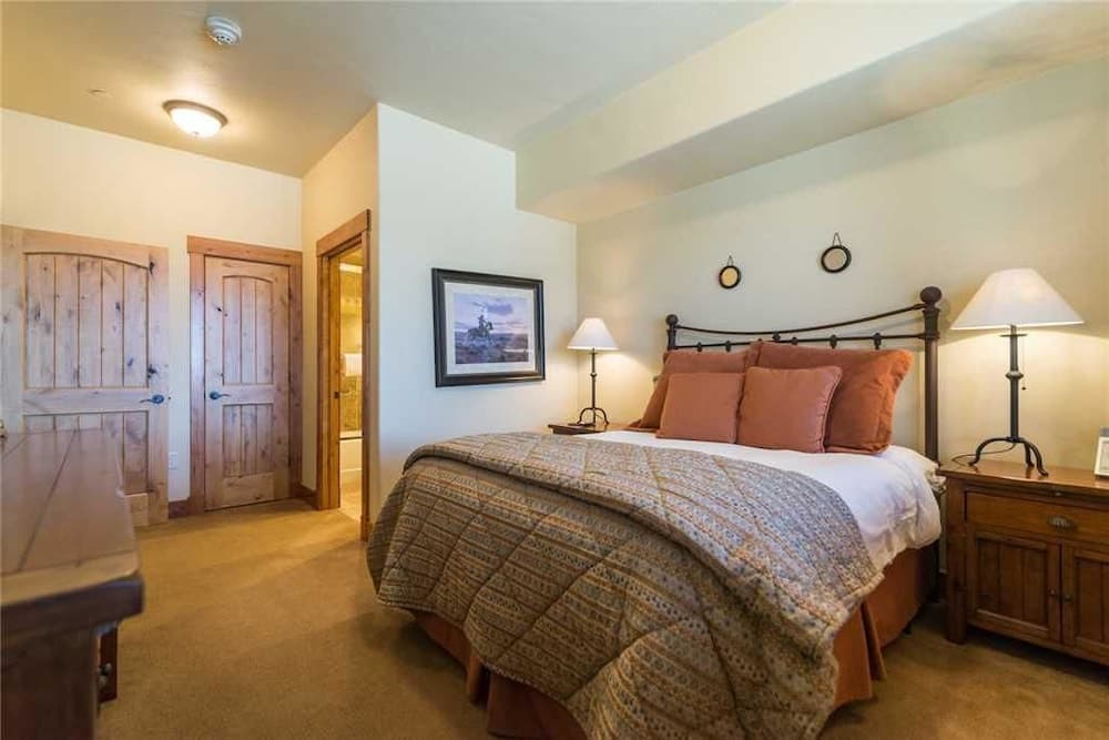 5101 Emerald Lodge, Trappeur's Crossing Apartment 3