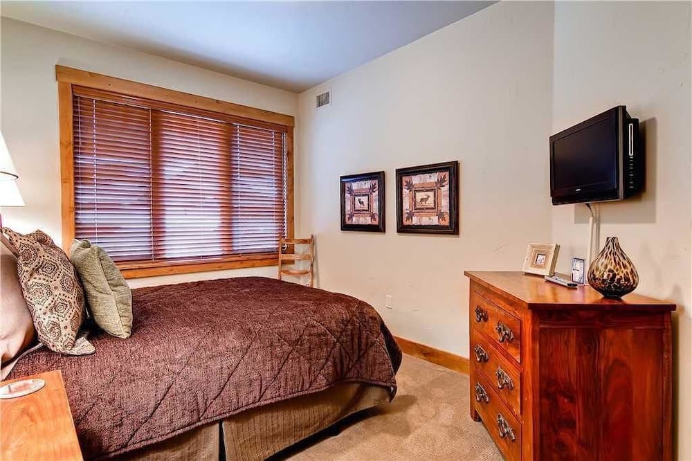 5103 Emerald Lodge, Trappeur's Crossing Apartment 4